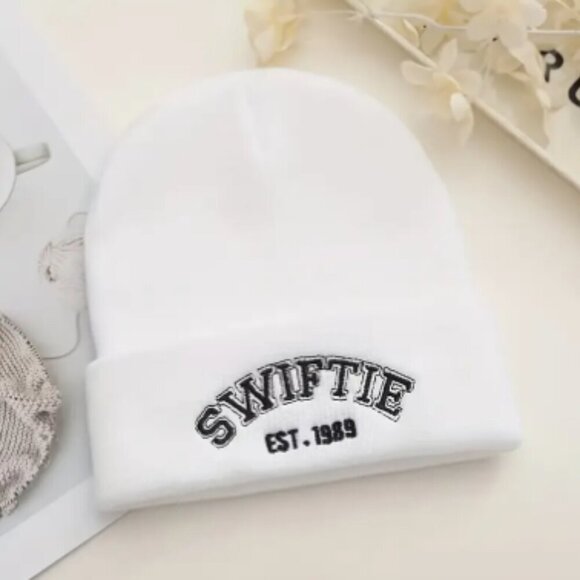 Swiftie Beanie Winter Hats 1 Black 1 White NWT 2 Pack - Picture 6 of 6